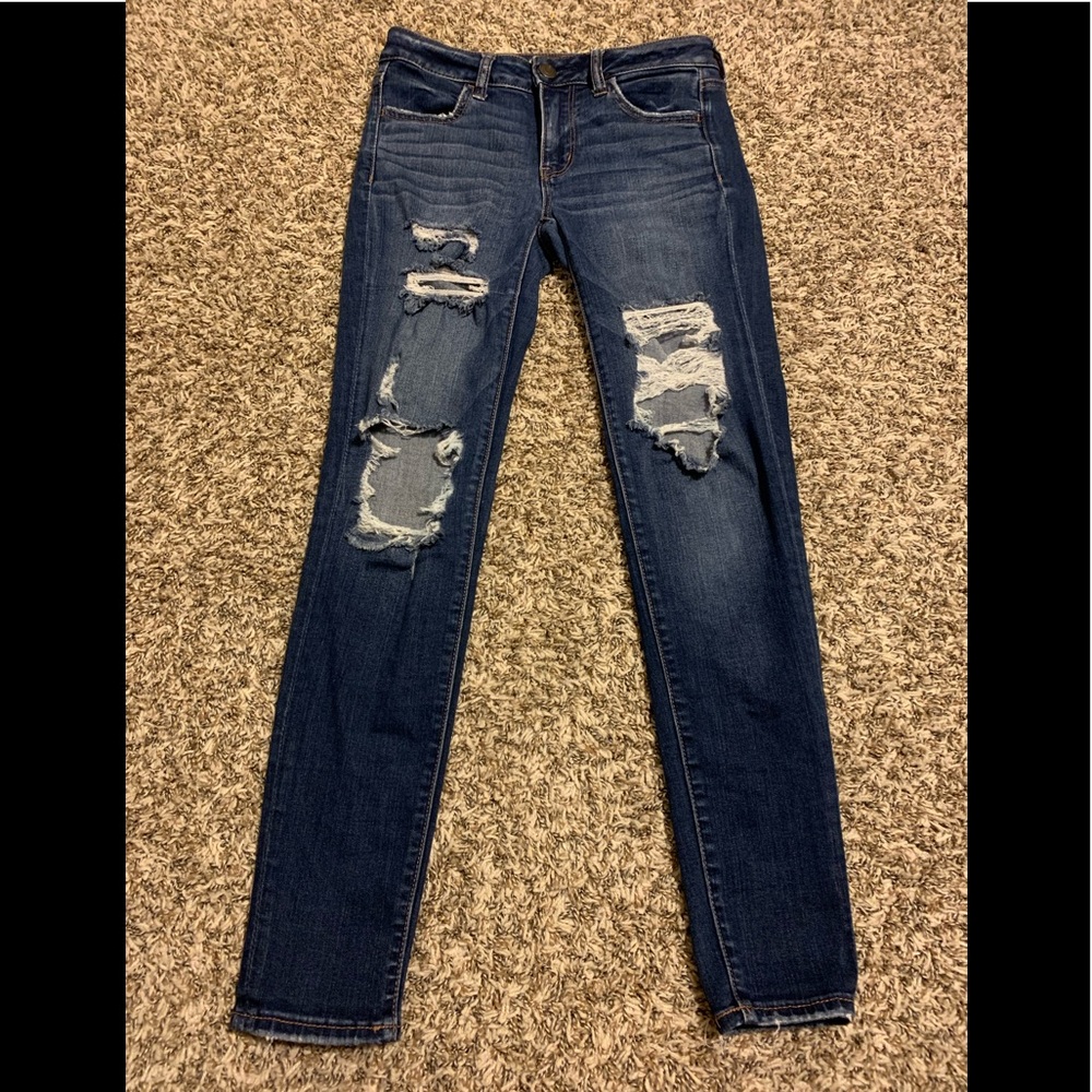 Women’s American Eagle distressed jeans size 4